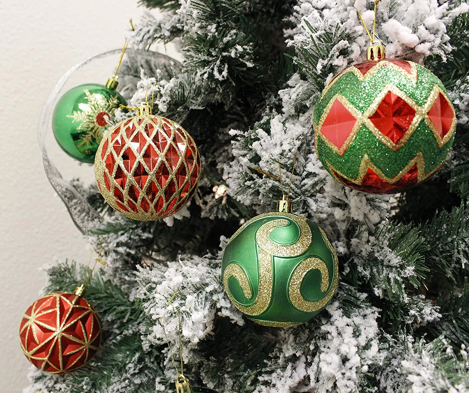 16 Pcs Red, Green And Gold Christmas Ornaments - Image 4